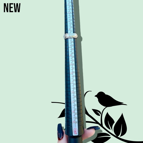 New Silver Plated Unisex Elegant Craved Flower Pattern Band Ring - Picture 9 of 9